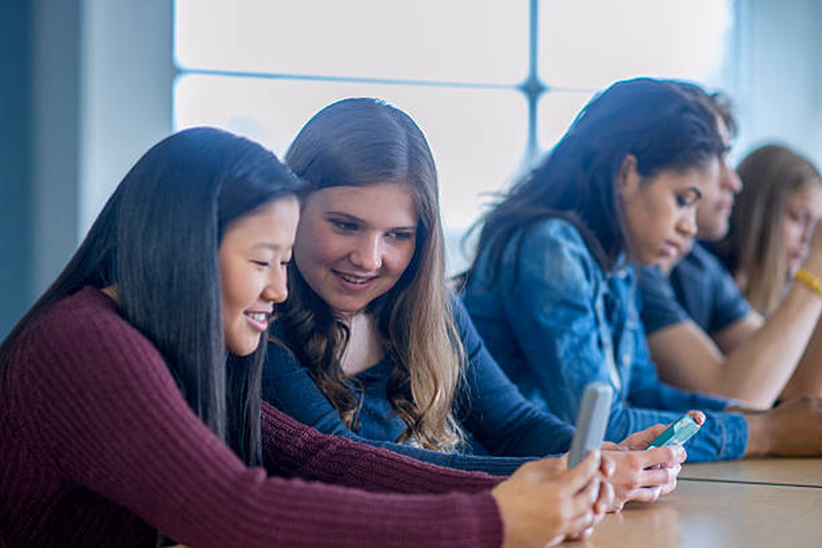 ¿Cómo afectan los amigos a un adolescente?