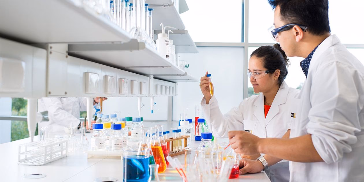 What is the bachelor of biomedicine Curtin?
