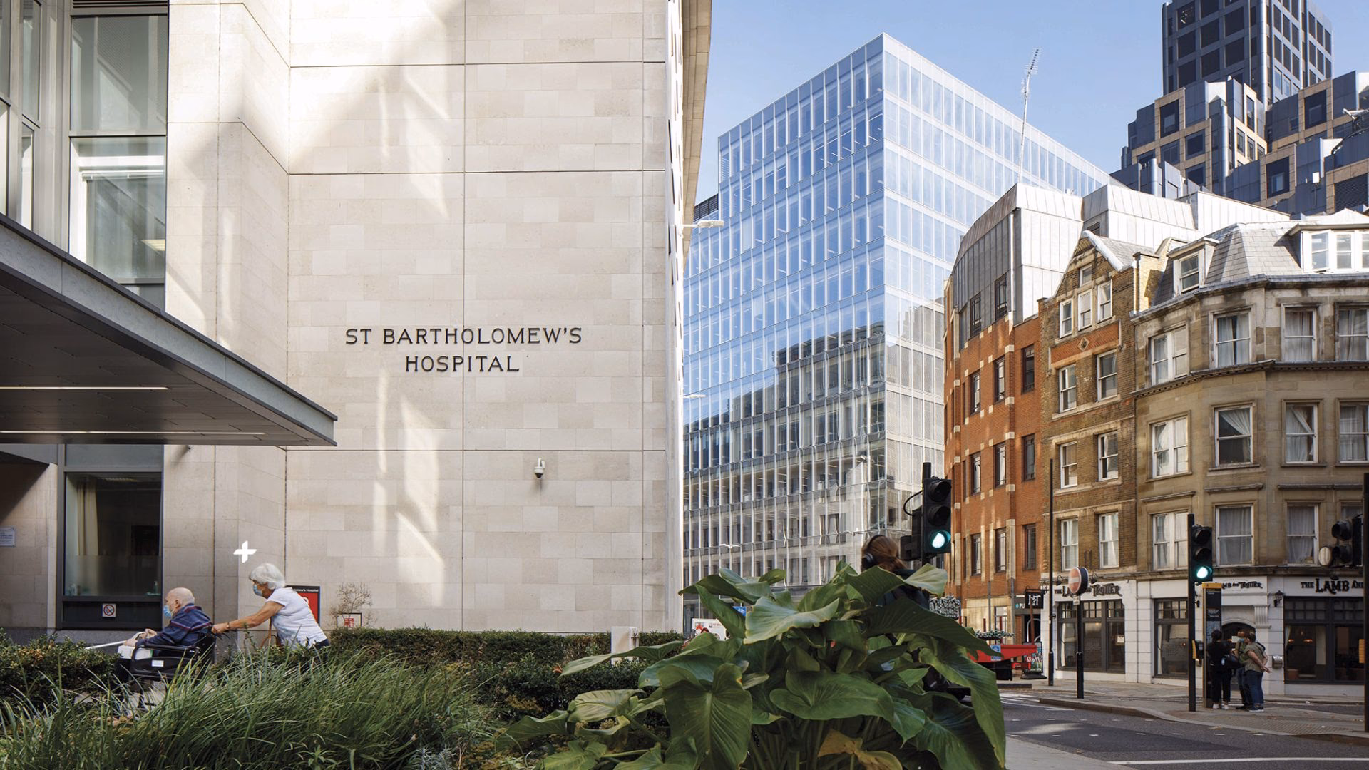 Is Barts a major trauma Centre?