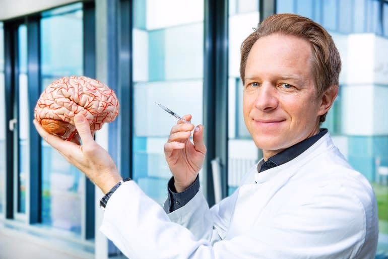 What effect does Botox have on neurons?