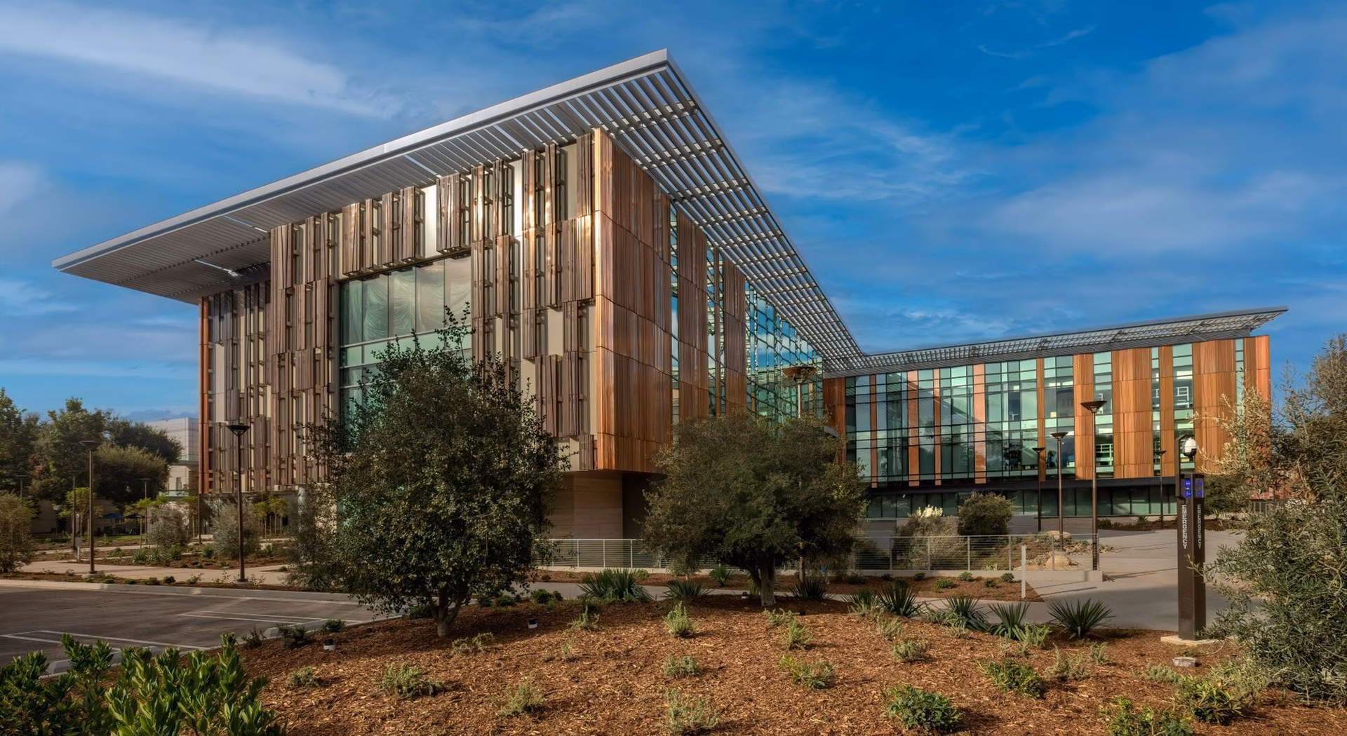 Does Caltech have a neuroscience program?