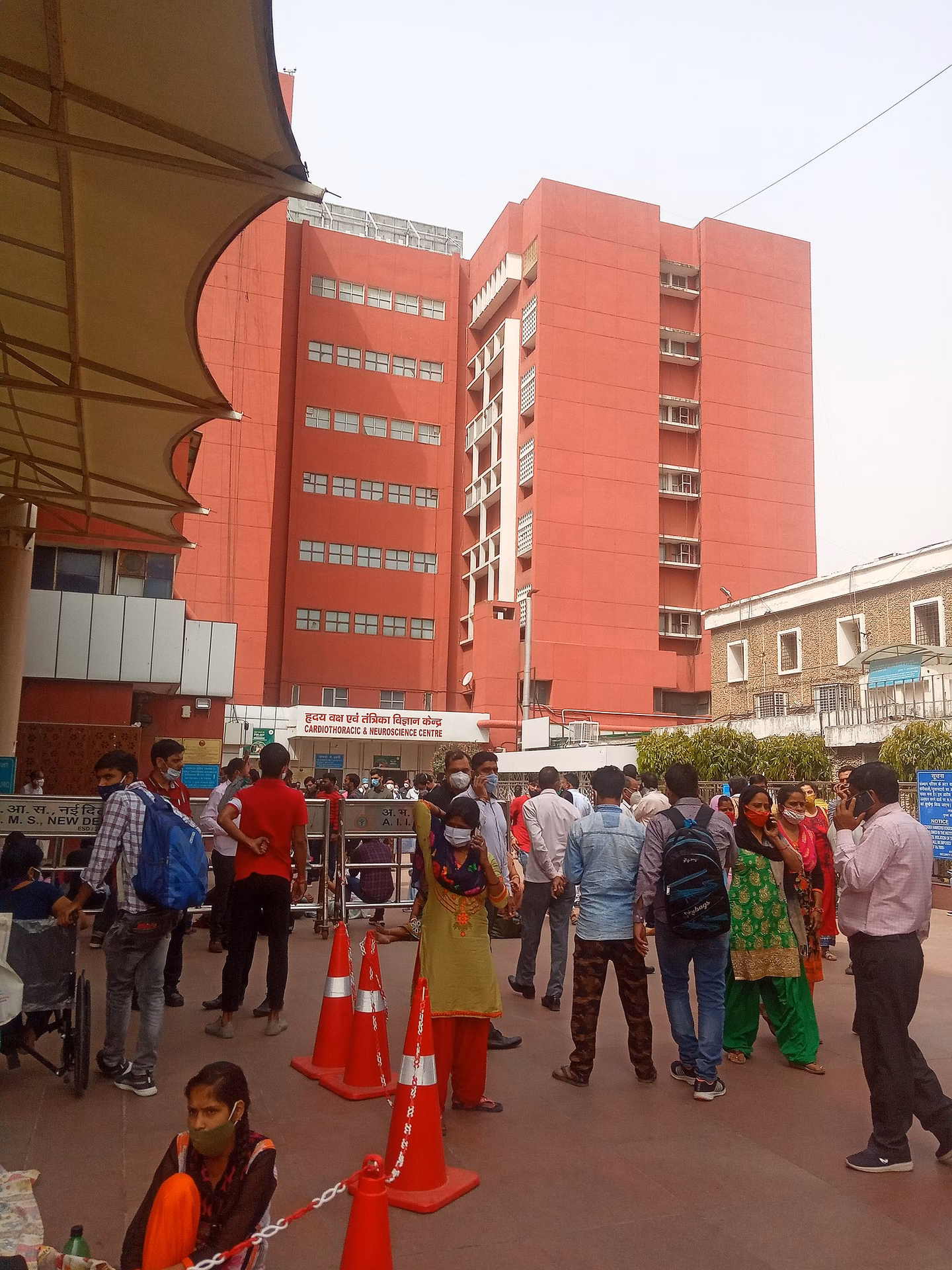 What is the salary of cardiothoracic surgeon in AIIMS?