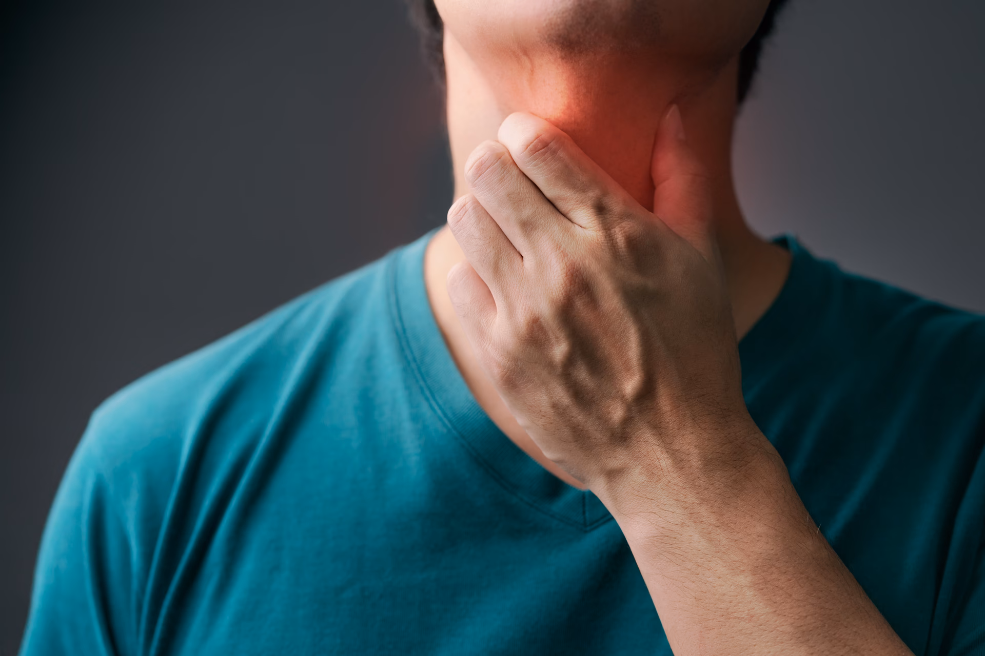 ¿Qué significa cuando a una persona le duele la garganta?