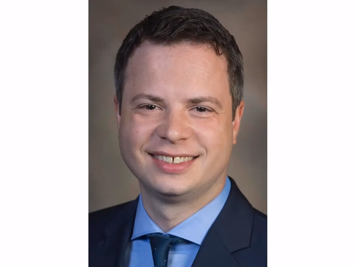 Does Elmhurst Hospital have free parking?