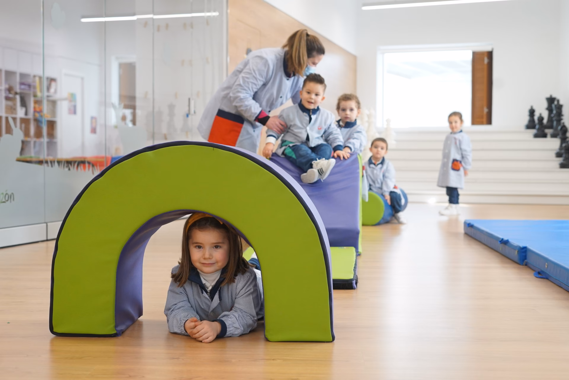 ¿Qué aporte tiene la estimulación y atención temprana en la plasticidad neuronal?