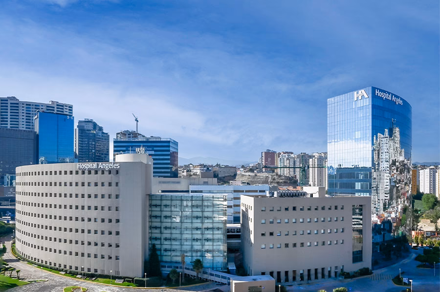 ¿Cuánto gana el director del Hospital Ángeles?