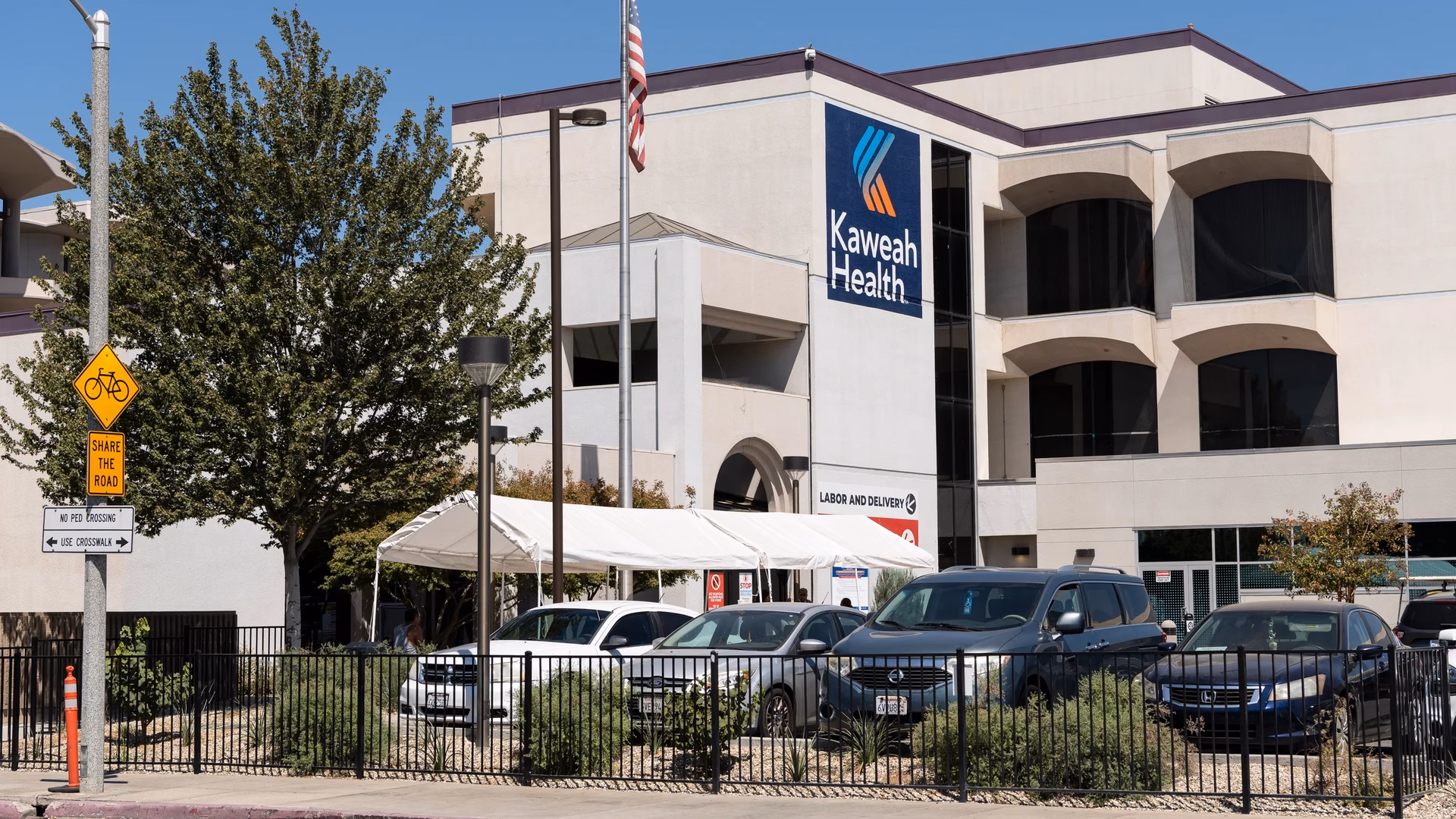 What trauma level is Kaweah Health Medical Center?