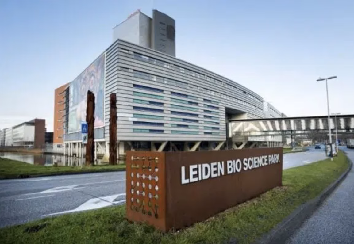 Did Einstein study in Leiden?