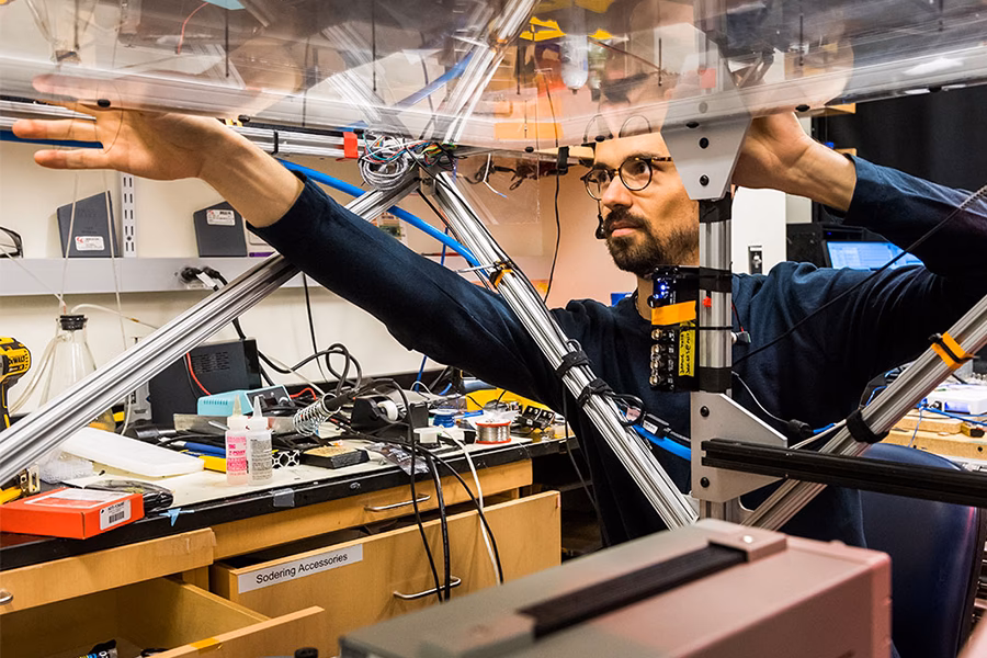 How much does a PhD student at MIT earn?