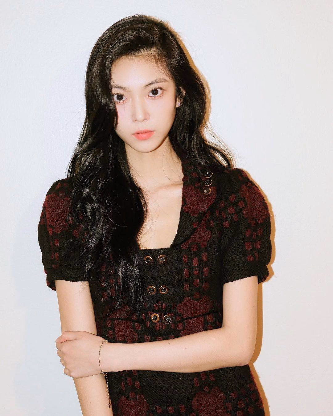 Who is the father of Nadine Lee?