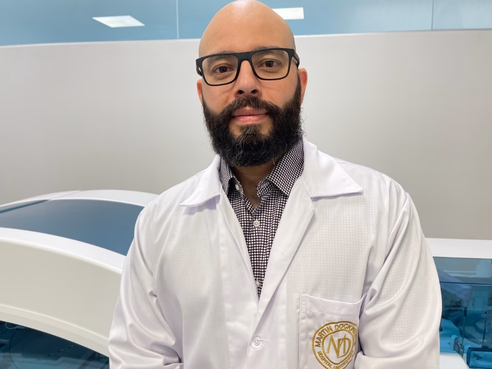 Qual a diferença de neurologista para neurocientista?