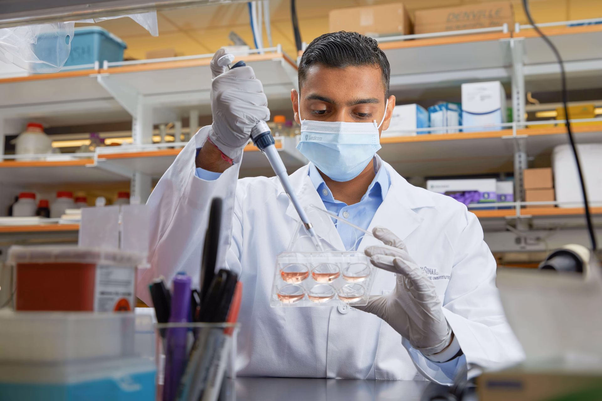 How do I become a research assistant in USA?