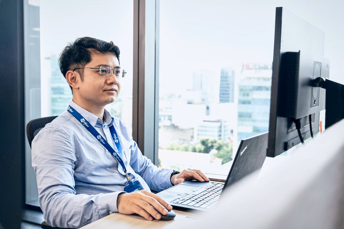 How much do Pfizer neuroscience professionals make?