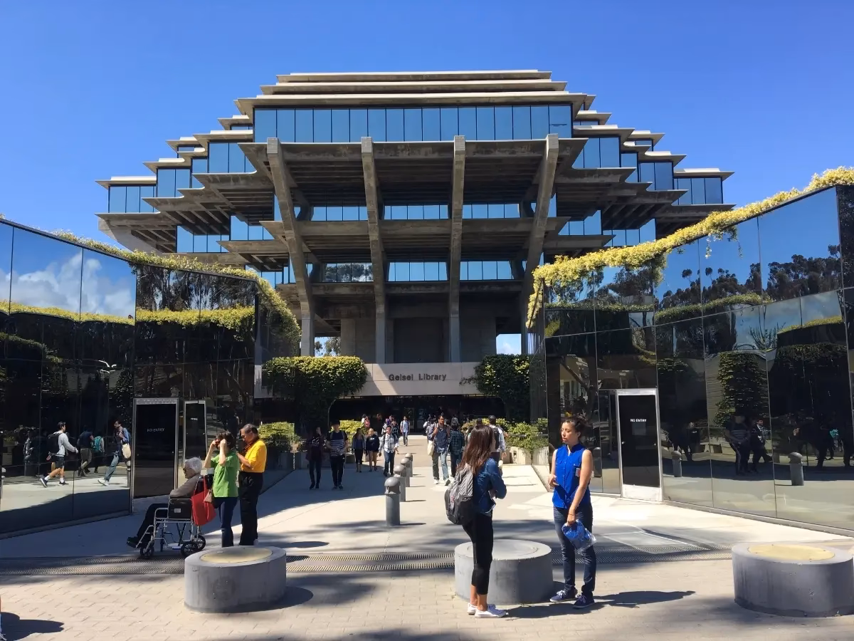 Does University of San Diego have neuroscience?