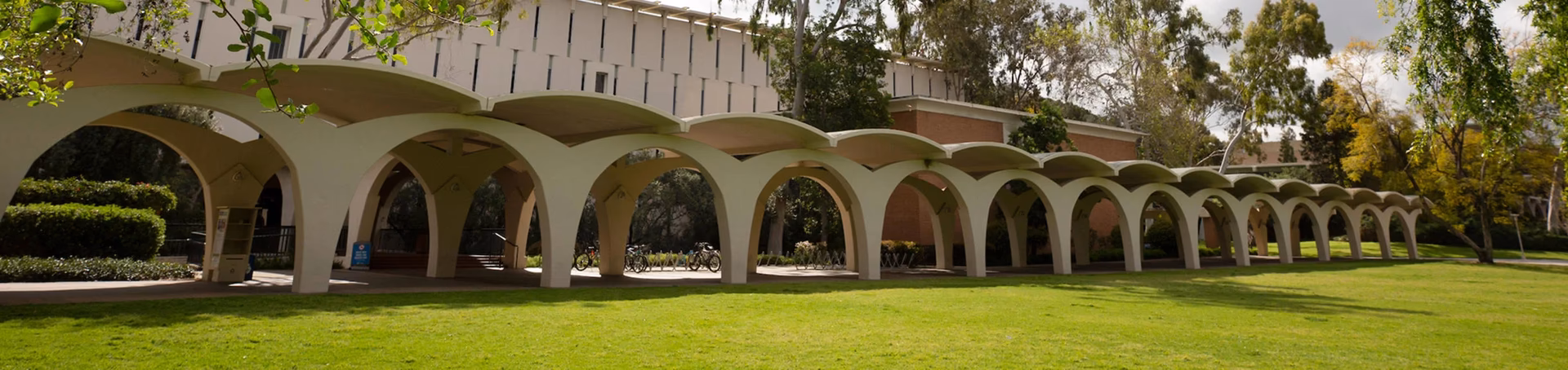 What is the acceptance rate for UCR neuroscience major?