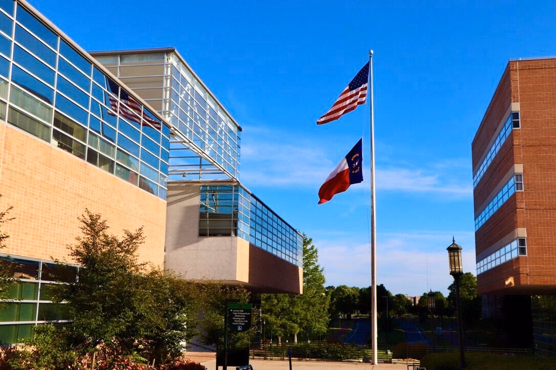 What is the lowest GPA UNC Charlotte will accept?